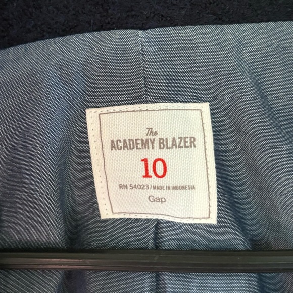 The GAP “The Academy Blazer” in Navy Tweed Size 10 Cropped lined two button-up - Picture 3 of 5